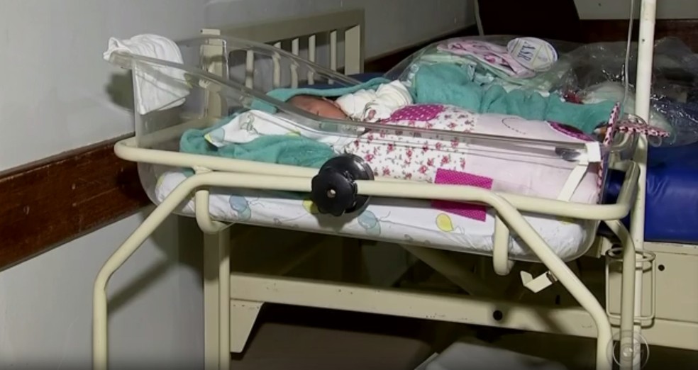 Bebê segue internada na Santa Casa da cidade (Foto: Reprodução/TV TEM)