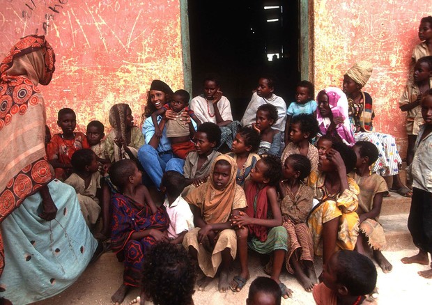 Iman durante visita à Etiópia (Foto: Shutterstock)