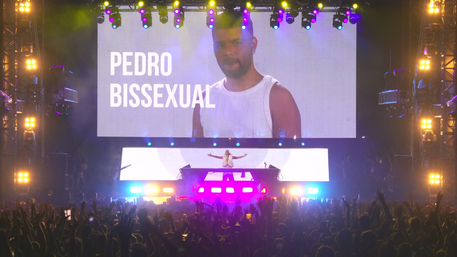Pedro Sampaio se declara bissexual em show no Lollapalooza e diz que boatos o fizeram 'amadurecer'