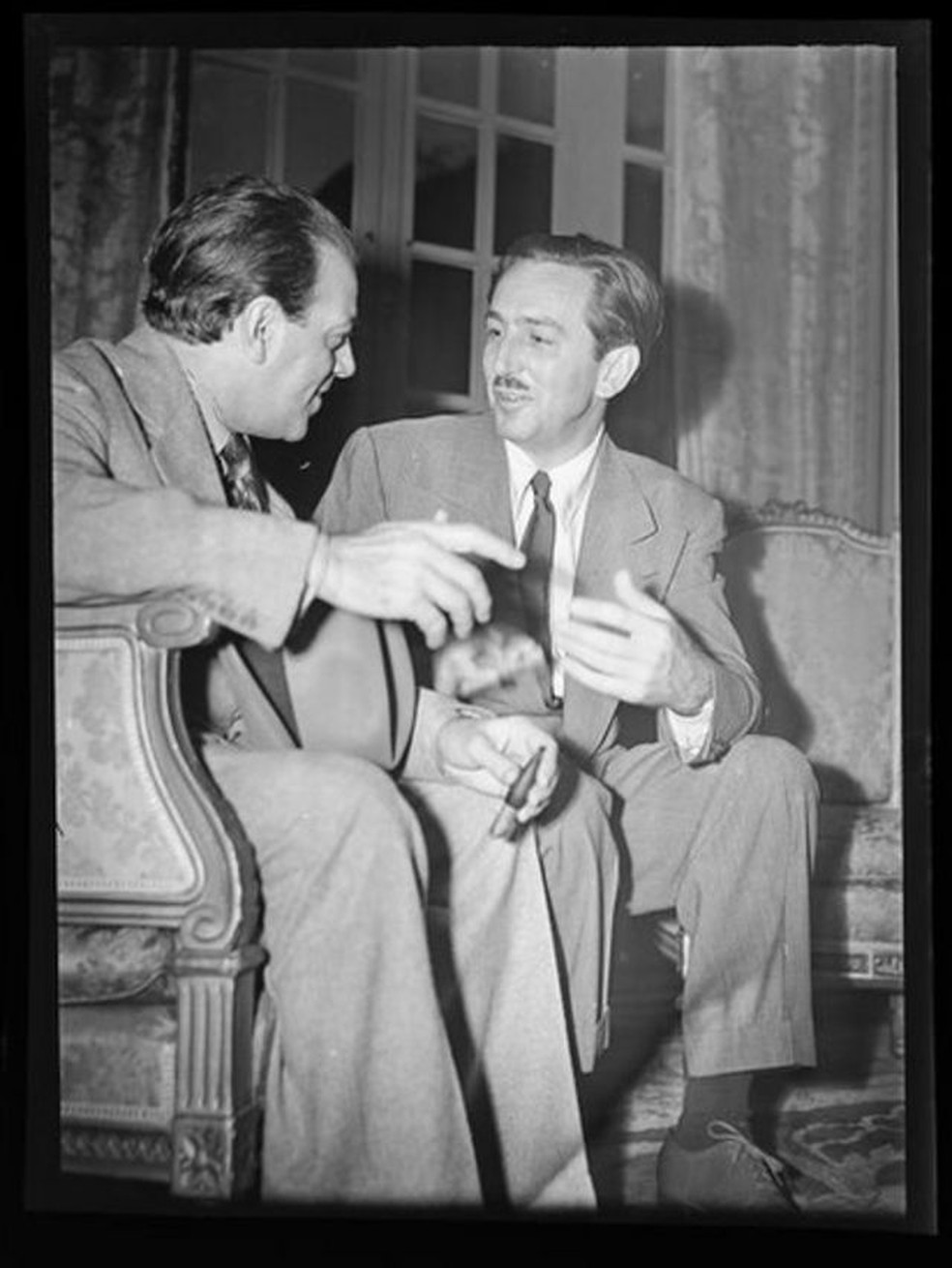 Heitor Villa Lobos conversa com Walt Disney — Foto: Arquivo Nacional