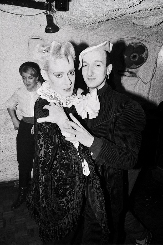 Stephen (right) was an habitué of London's lively clubbing scene in the Eighties, where the New Romantics would parade their latest styles (Foto: GRAHAM SMITH)