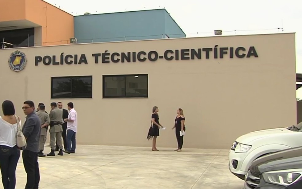 Corpo do estudante foi levao para o IML de Aparecida de Goiânia — Foto: TV Anhanguera/Reprodução