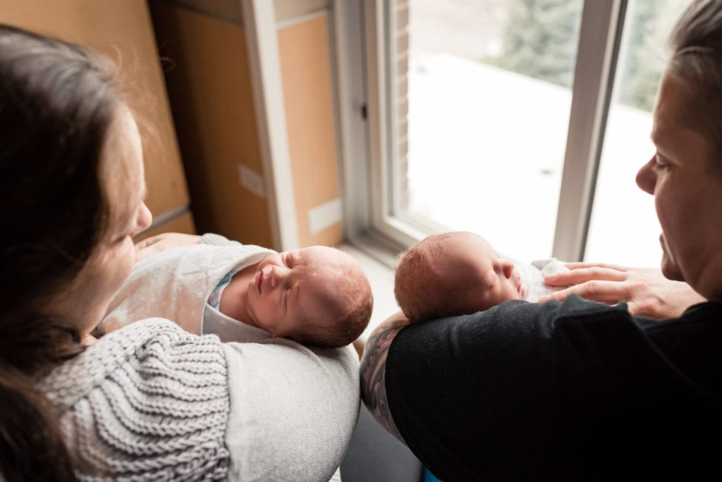 Um colo para cada bebê (Foto: Nicole Casaletto Photography )