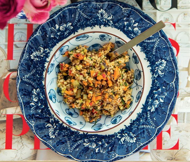 Saladinha de sêmola com legumes grelhados, nuts e frutas secas ao perfume de especiarias (Foto: Cacá Bratke/Casa e Comida)