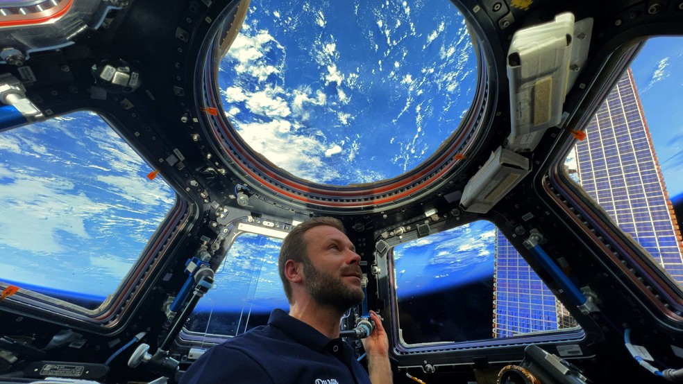 O diretor Klim Shipenko durante as gravações na Estação Espacial Internacional (ISS, na sigla em inglês) — Foto: EyePress News/EyePress via AFP