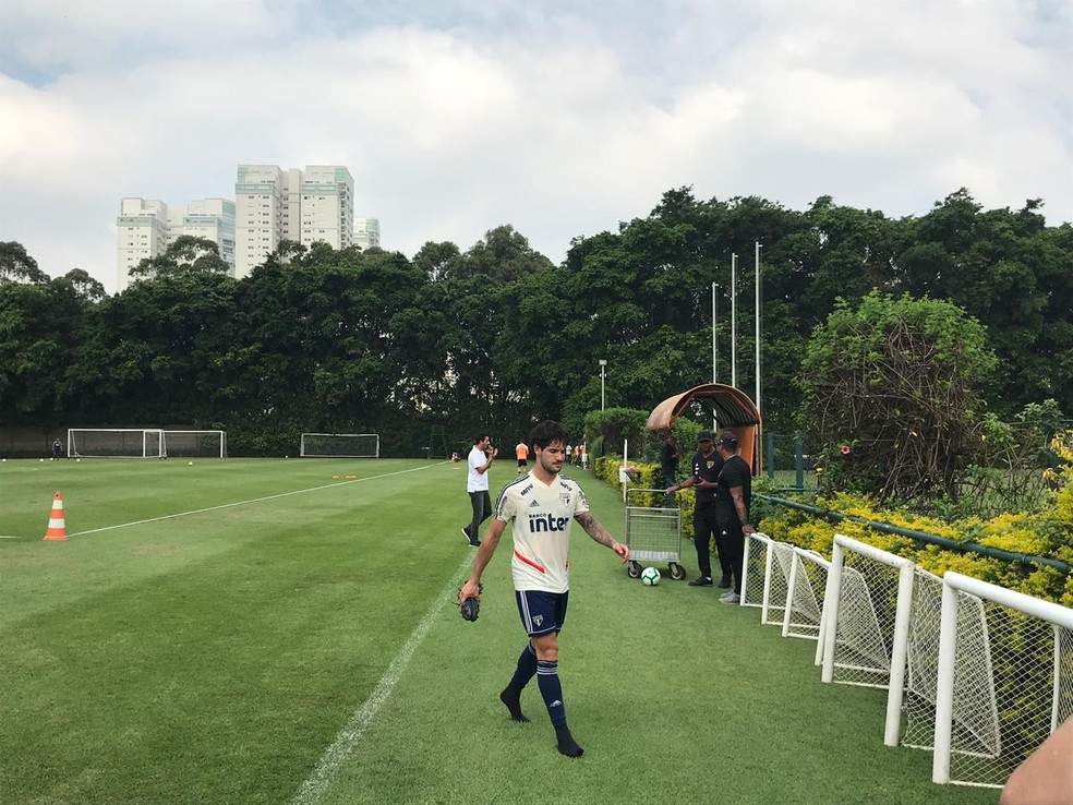 Pato participou do treino do São Paulo nesta terça-feira — Foto: Eduardo Rodrigues