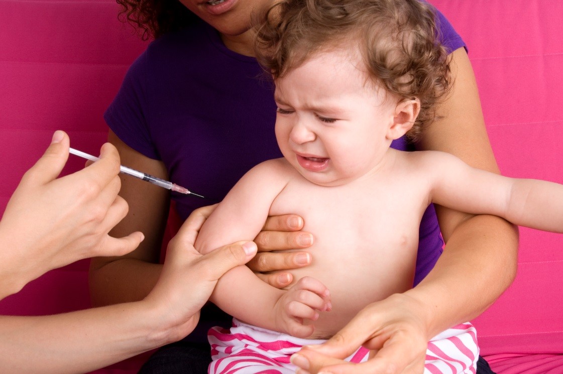 Bebê com medo de vacina (Foto: Getty Images)