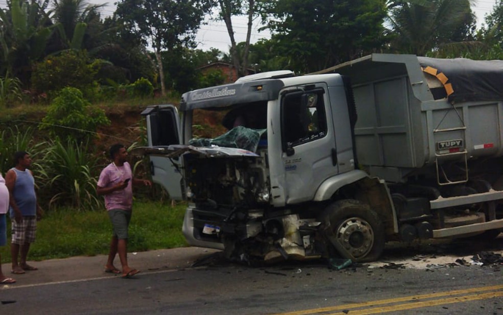 Motorista morre em acidente na BR-415, no sul da Bahia — Foto: Reprodução/Redes Sociais