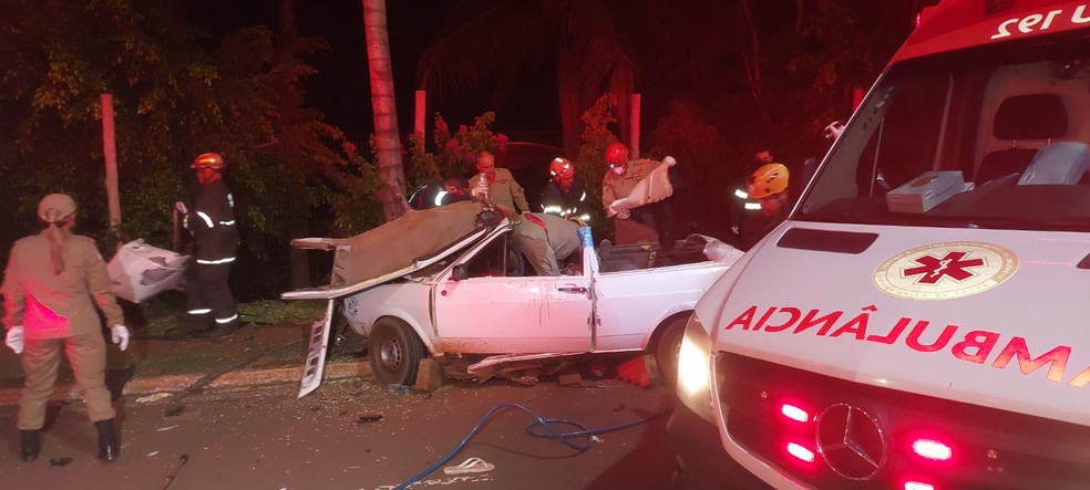 O acidente aconteceu por volta das 2h45. — Foto: Reprodução