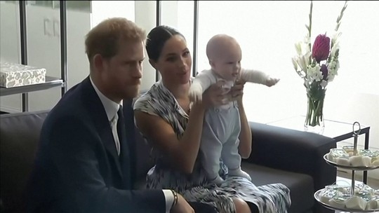 Rainha diz que 'apoia totalmente' decisão de Harry e Meghan