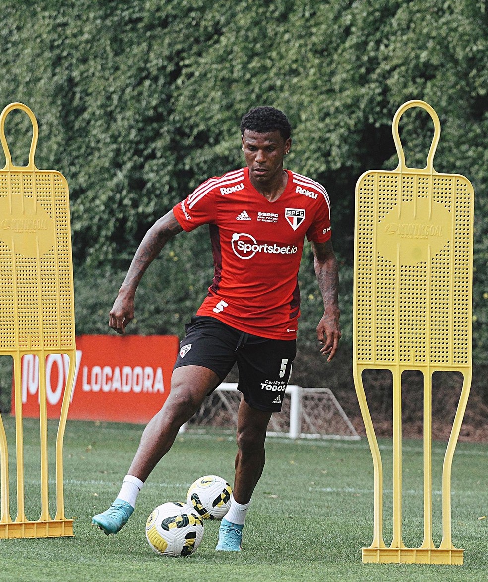 Arboleda em treino do São Paulo — Foto: Divulgação