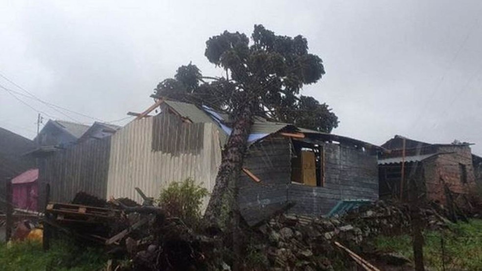 Moradores da região Sul contabilizam prejuízos após a passagem de um ciclone extratropical pela região. — Foto: São Joaquim Online/Fotos Públicas