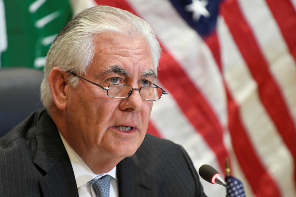 Ex-secretário de Estado dos EUA, Rex Tillerson, durante entrevista coletiva em visita à Etiópia. Tillerson foi demitido por Trump nesta terça-feira (Foto: SIMON MAINA / AFP)