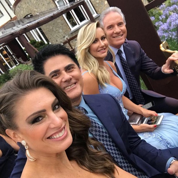 Ex de Ticiane, Roberto Justus acompanhou a cerimônia ao lado da esposa e de Cesar Filho e Elaine Mickely (Foto: reprodução/instagram)