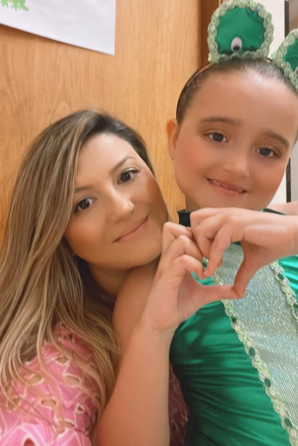 Aline Borges ao lado da filha Ana Victória — Foto: Arquivo pessoal