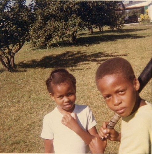 Michelle Obama ao lado do seu irmão mais velho, Craig (Foto: Reprodução/Instagram)
