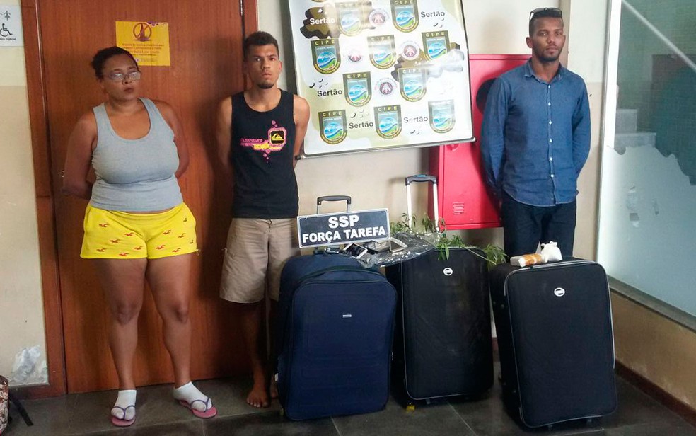 Drogas estavam escondidas em malas (Foto: SSP-BA/ Divulgação)