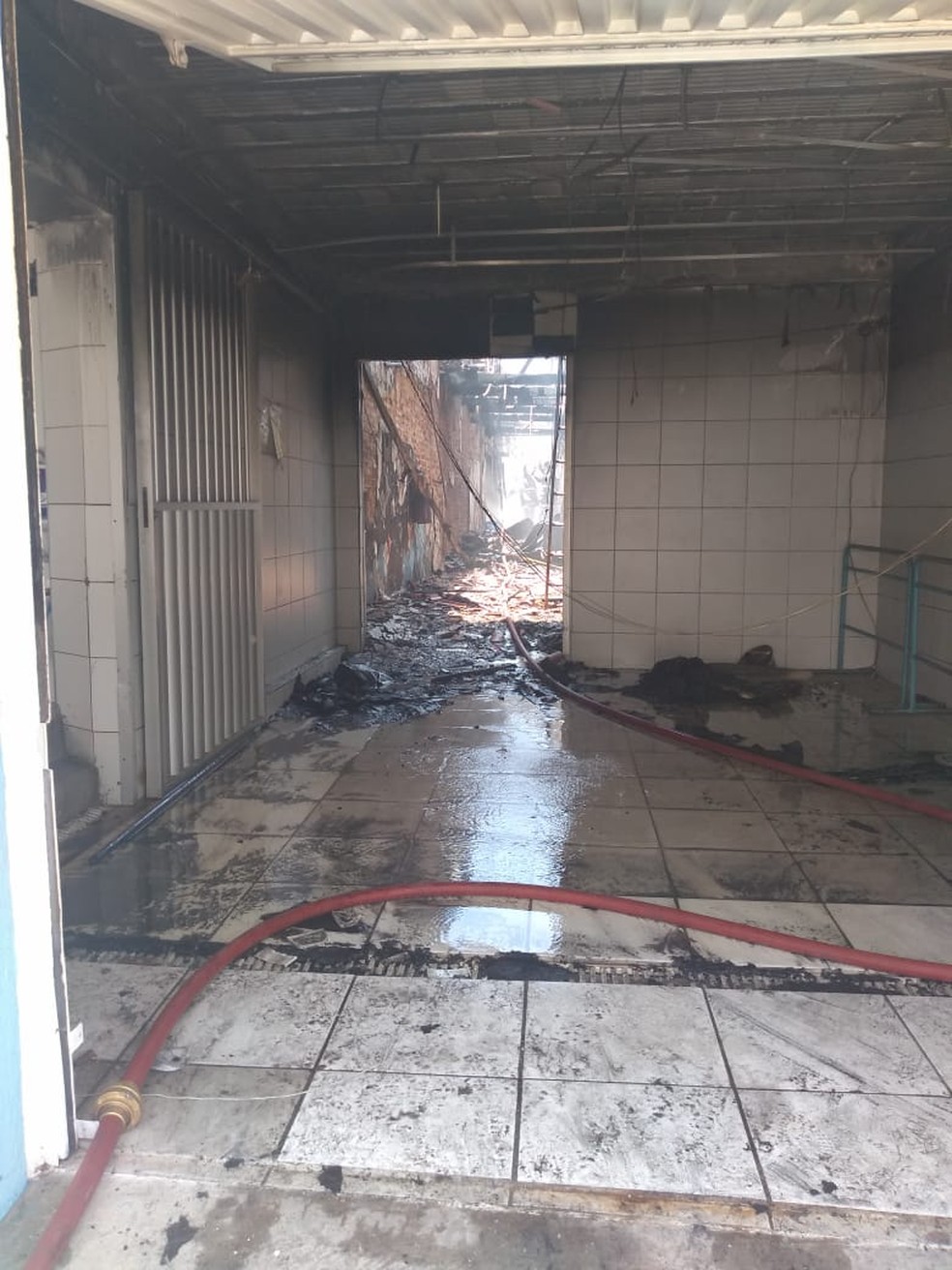 Incêndio destrói peixaria no bairro da Ribeira, em Natal — Foto: Cedida