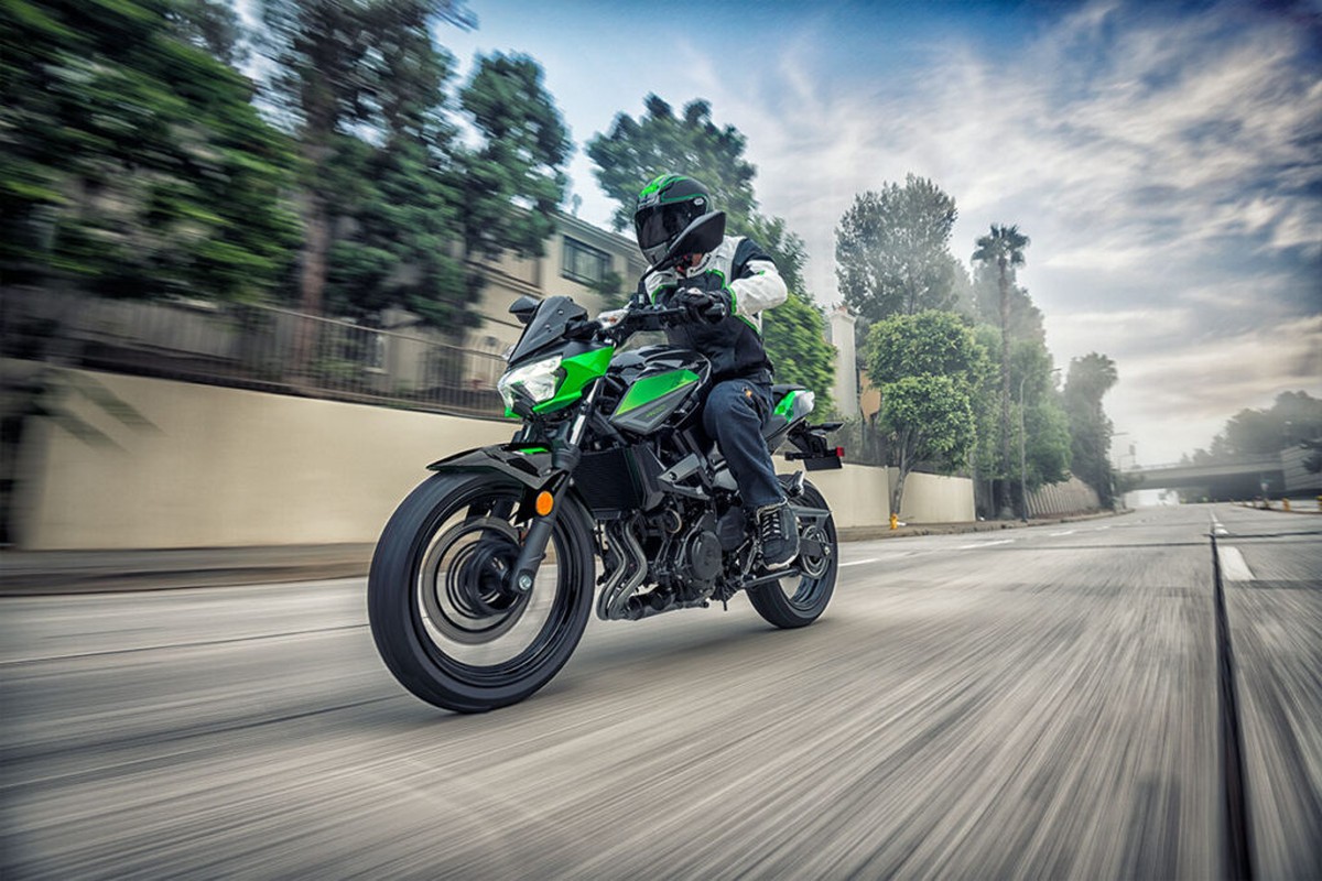 Kawasaki Z400 e Z650 mudam pouco e ficam mais caras na linha 2022