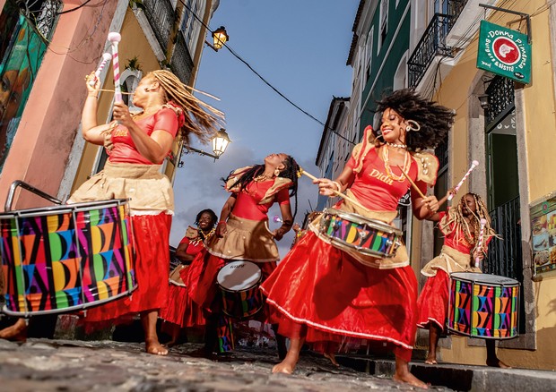 Conheça a Didá Banda Feminina, o grupo de samba-reggae que conquistou deShakira a Anitta - Vogue | cultura