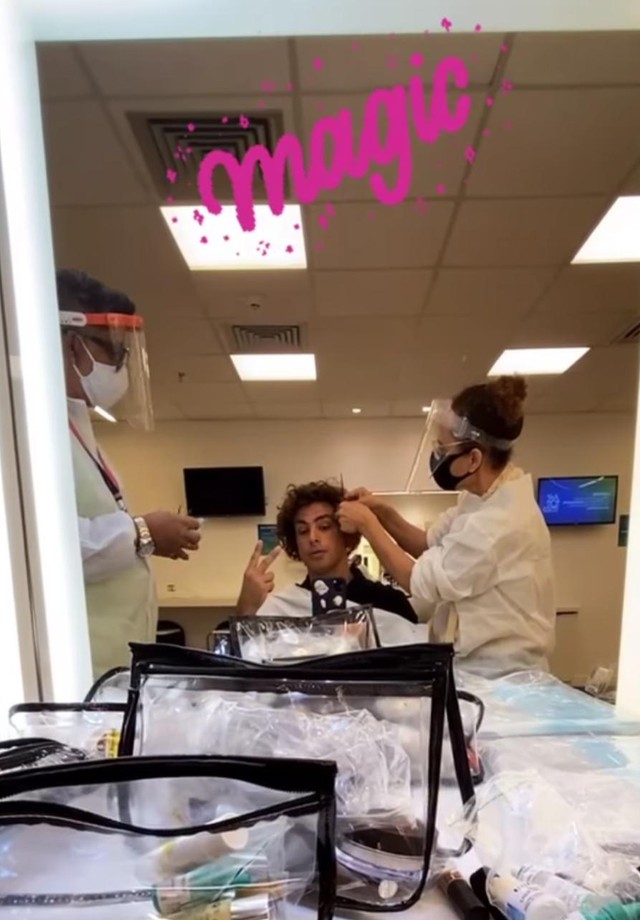 Cauã Reymond surge com peruca cacheada e faz relembrar visual de MauMau, de Malhação (Foto: Reprodução/Instagram)