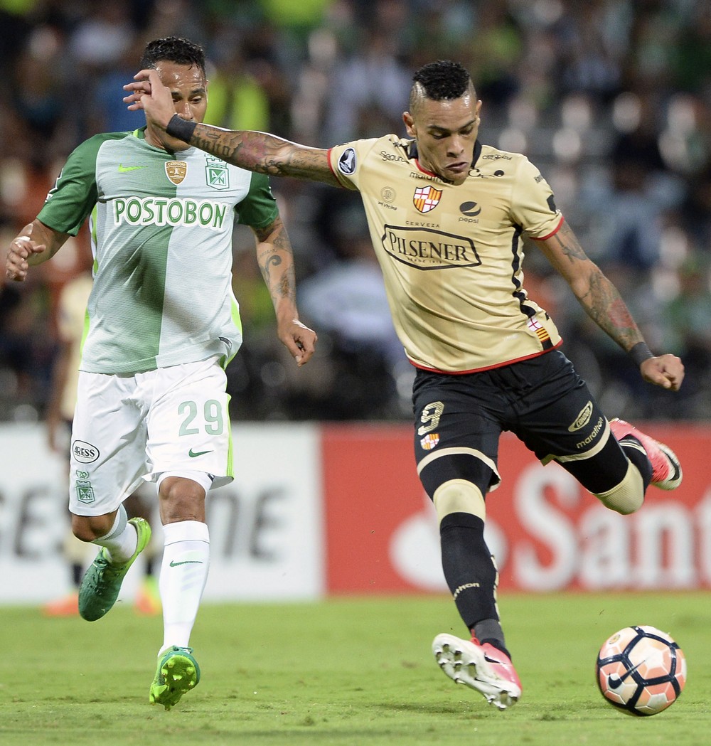 Suspensão e pedida de US 3 milhões fazem Fla recuar de investida por Álvez