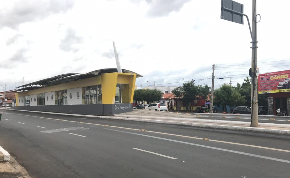 Rayron Holanda foi morto próximo à estação Macaúba, na Avenida Miguel Rosa.  — Foto: Lorena Linhares/G1