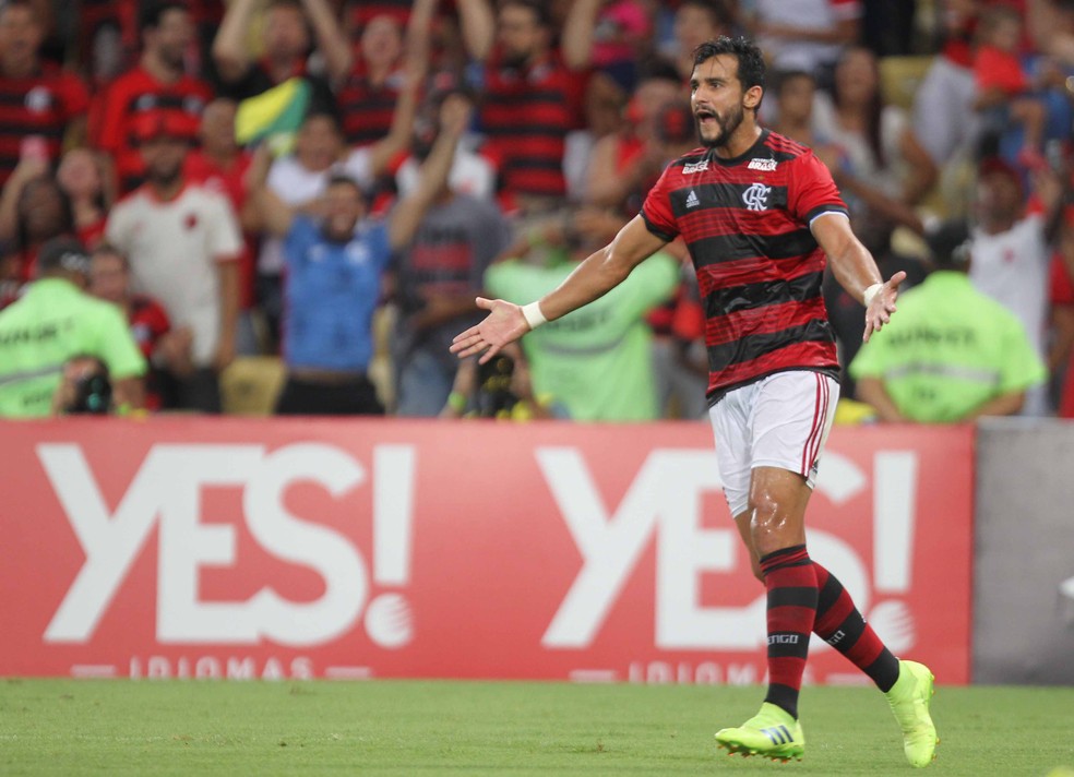 Henrique Dourado em ação pelo Flamengo — Foto: André Durão 