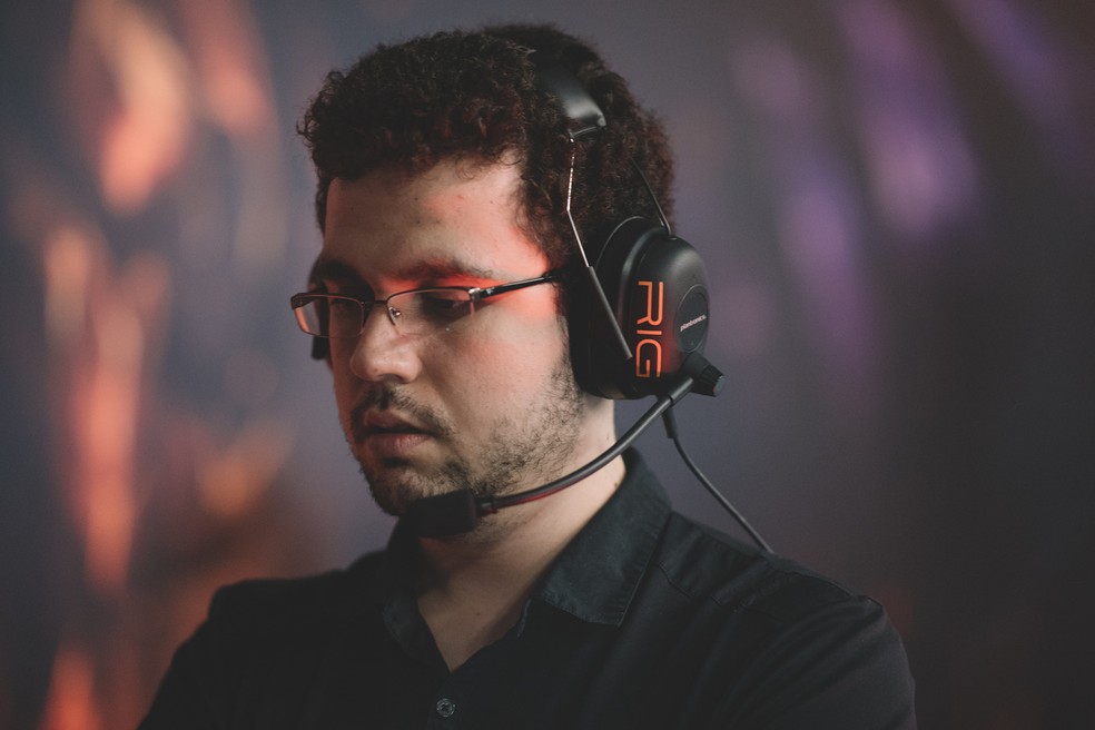 Lol Mit Se Pronuncia Apos Acusacao De Agressao Sexual Envergonhado Lol Ge