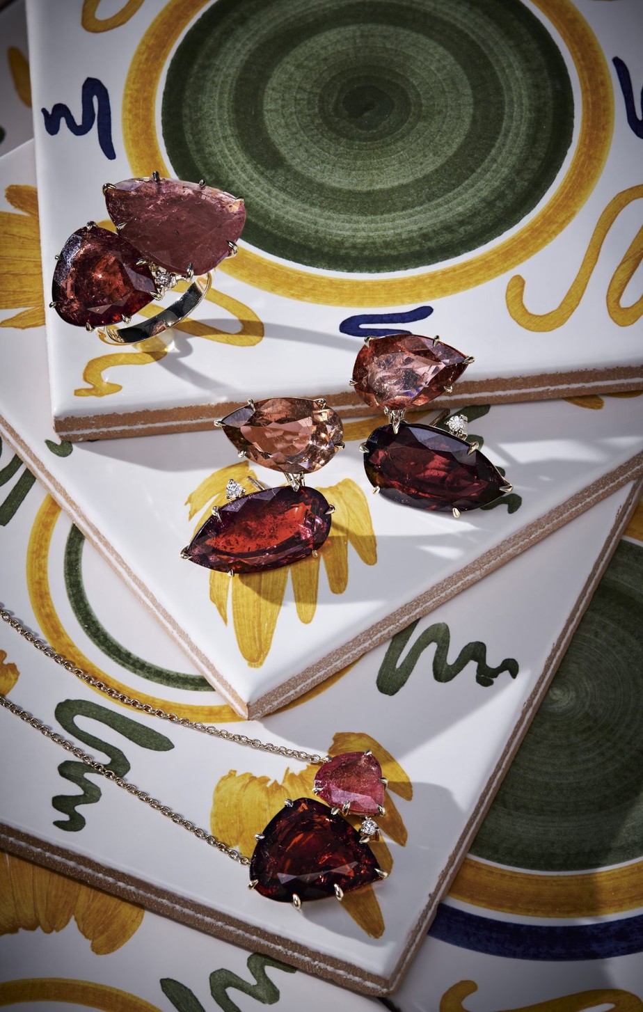 Novas joias da coleção Tourmaline Gardens, de HStern, com Ouro Nobre 18k, turmalinas pink em tons variados e diamantes