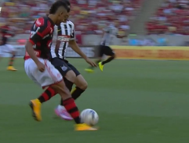 Revanche? Léo Moura bate Robinho na enquete de drible mais abusado