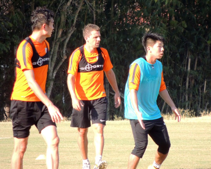 Aloísio vê Montillo calmo, brinca sobre Fla e teme futuro de Tardelli na China