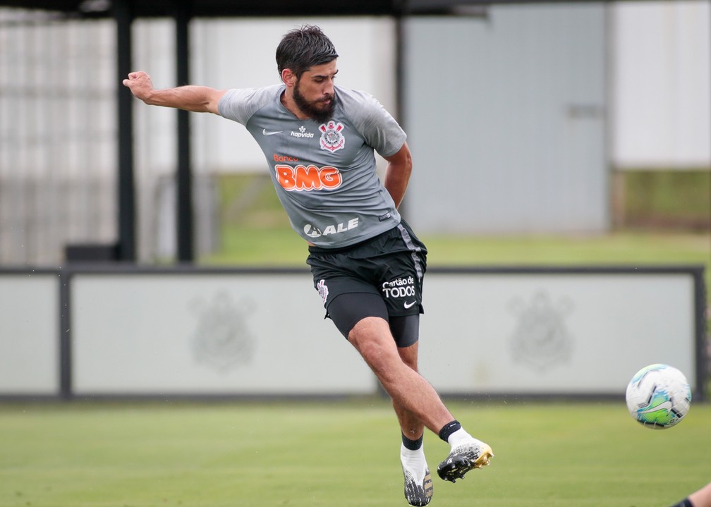 Suspensão de Gil fará Corinthians ter oitava dupla de zaga diferente na temporada