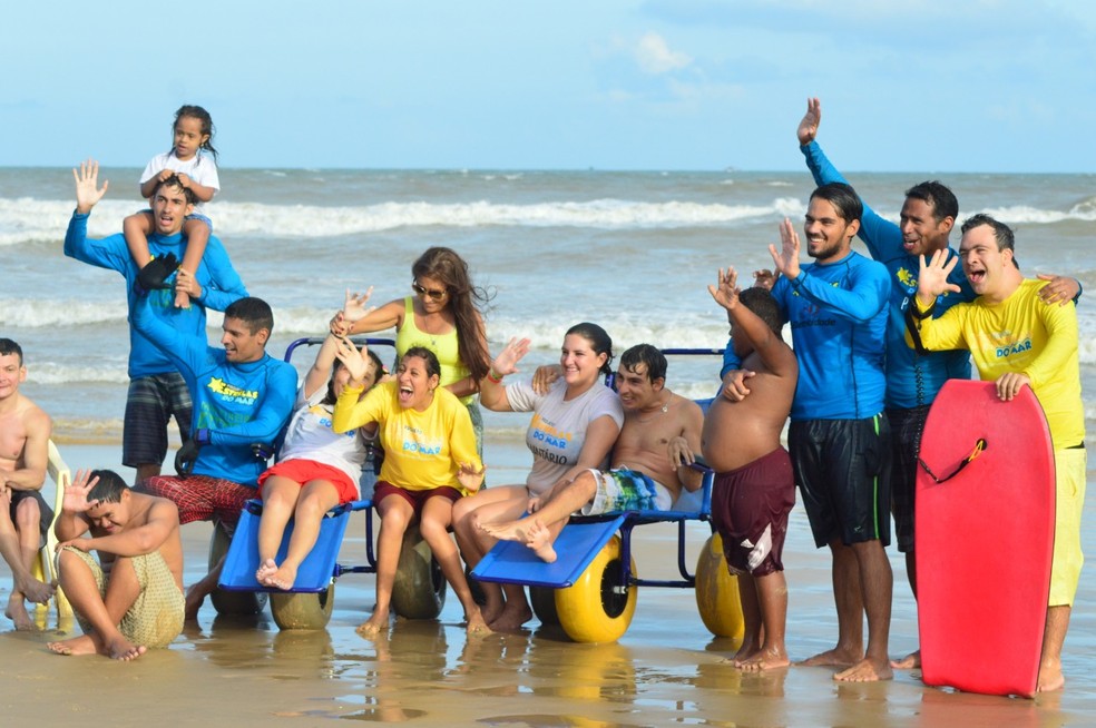 Projeto dÃ¡ aulas de bodyboarding para pessoas com deficiÃªncia â Foto: DivulgaÃ§Ã£o/Projeto Estrelas do Mar