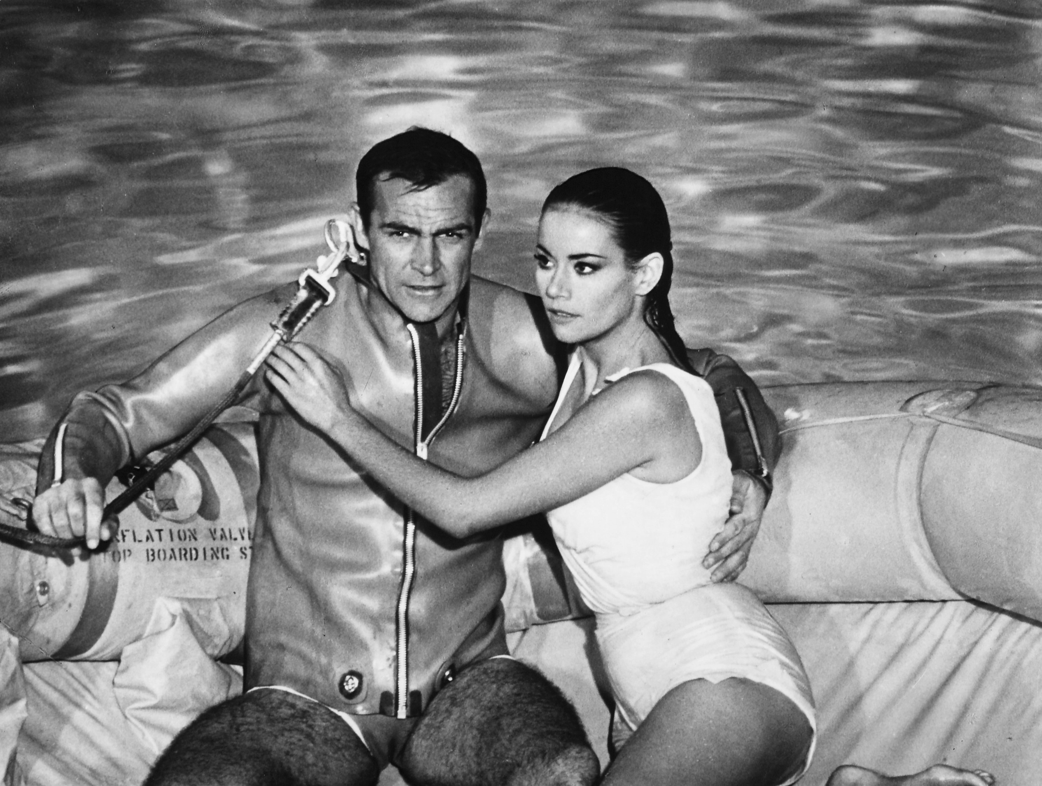 Sean Connery e Claudine Auger em 007 Contra a Chantagem Atômica (1965) (Foto: Getty Images)