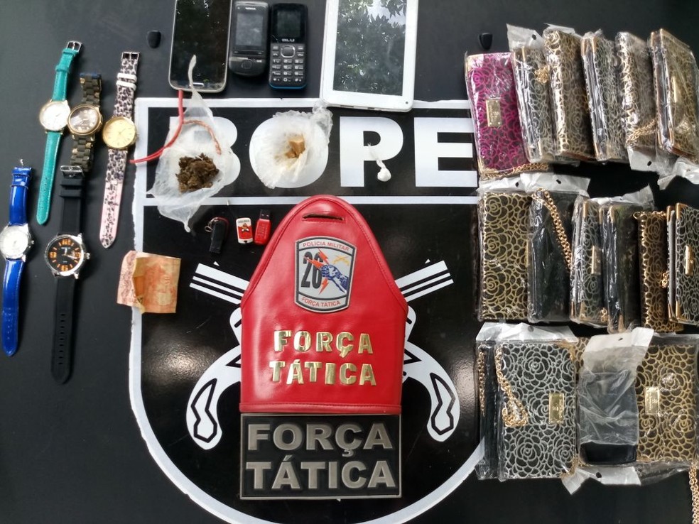 Objetos eram trocados por drogas, segundo a polícia (Foto: Divulgação/Polícia Militar)