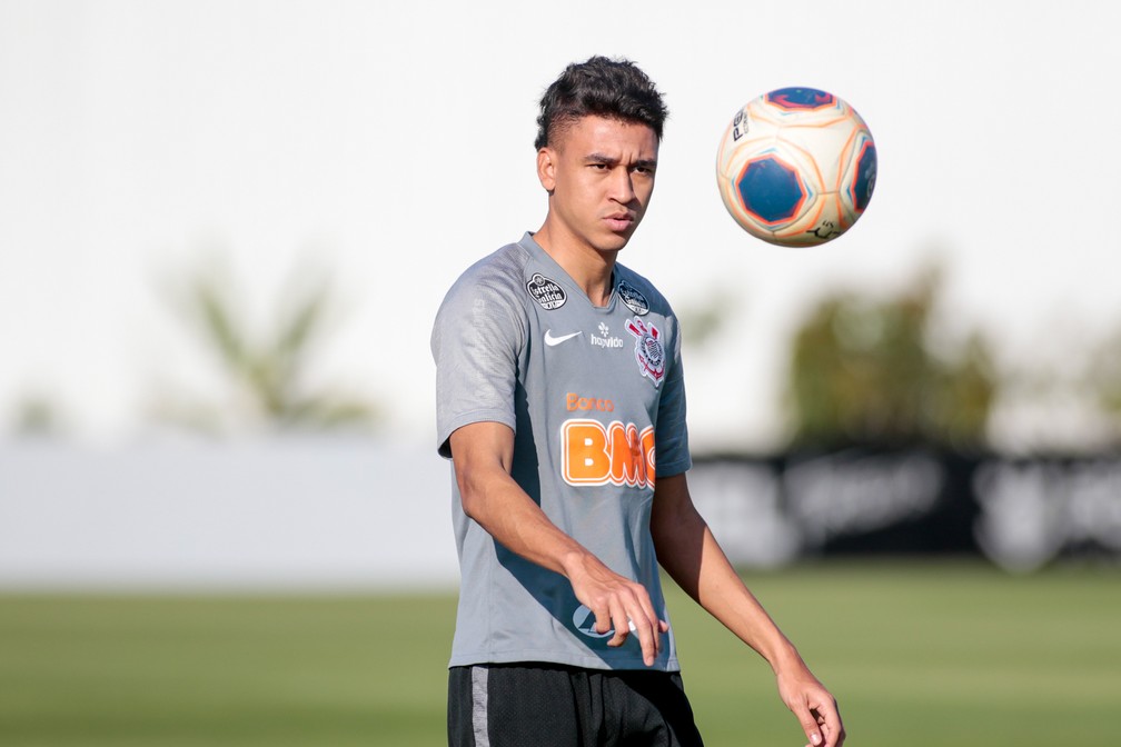 Cantillo pode voltar ao time titular do Corinthians após sequência inédita como reserva