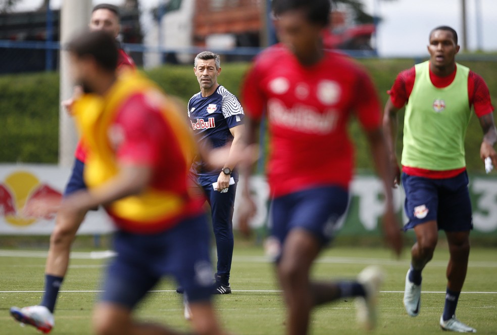 Técnico Pedro Caixinha em treino do Bragantino — Foto: Ari Ferreira/Red Bull Bragantino