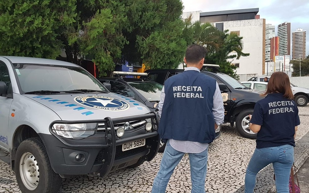 Agentes da Receita Federal durante nova fase da operação Descarte da PF — Foto: Divulgação/Receita Federal