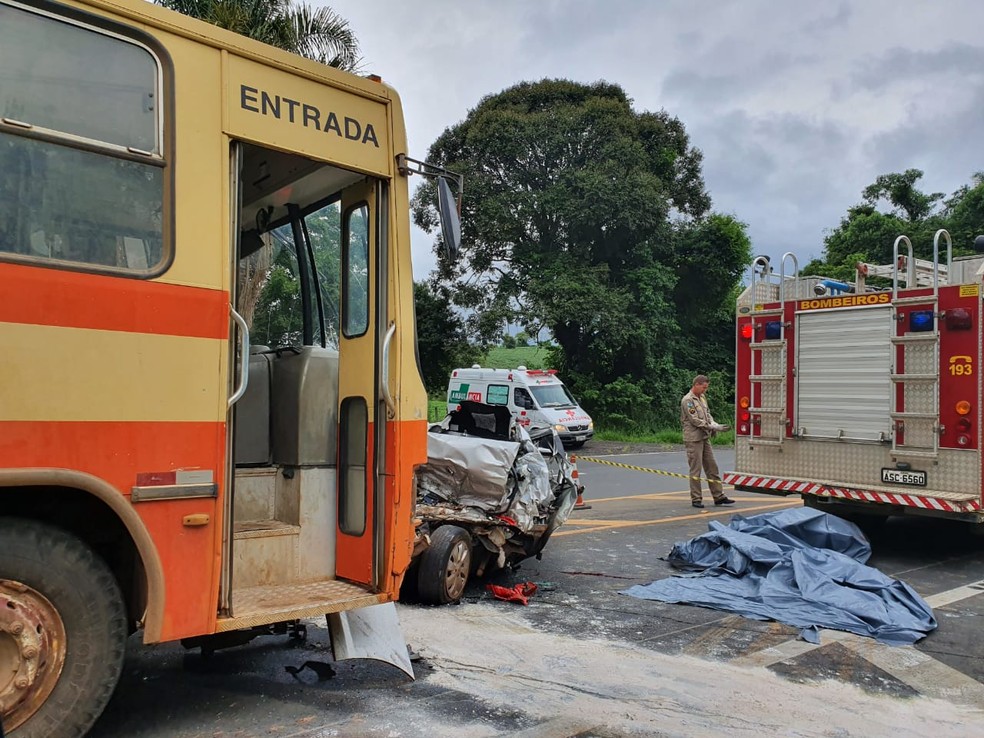 Acidente aconteceu no trecho entre Palmeira e Irati — Foto: Bruna Bronoski/RPC Ponta Grossa