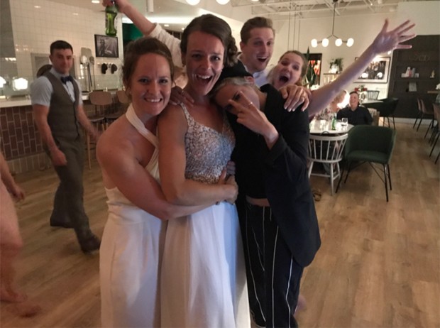 Kristen Stewart appeared by surprise at a wedding that took place in Canada (Photo: Playback / Instagram)