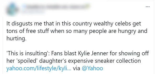 Kylie Jenner é criticada por mostrar coleção caríssima de tênis da filha de 3 anos (Foto: Reprodução / Instagram)