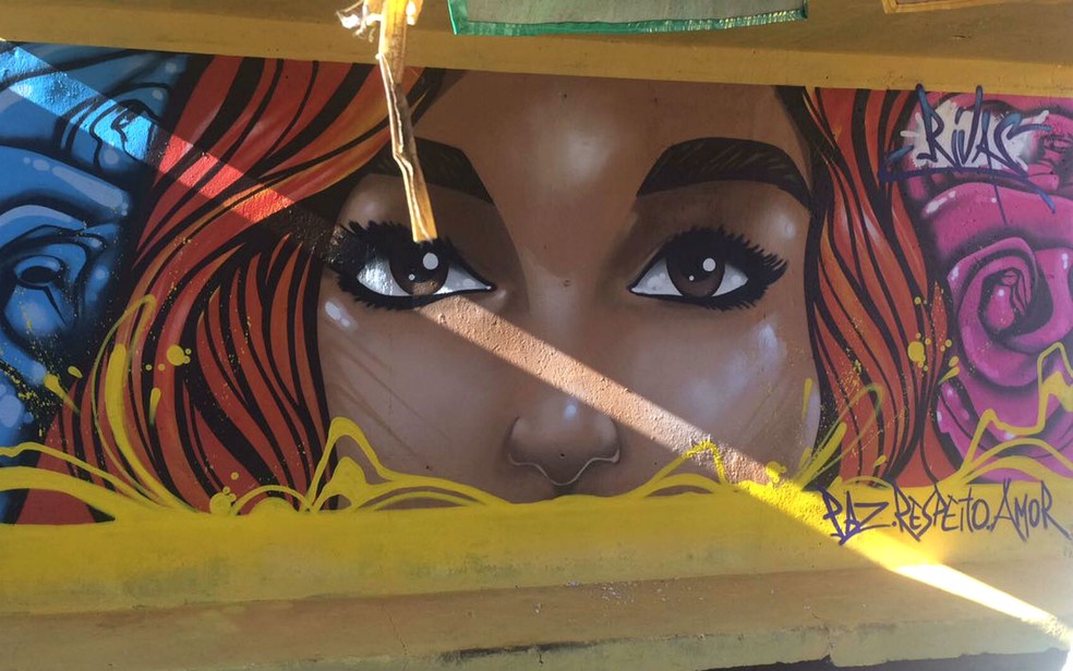 Parada de ônibus em Taguatinga, no Distrito Federal, pintada pelo grafiteiro Rivas (Foto: Administração de Taguatinga/Divulgação)