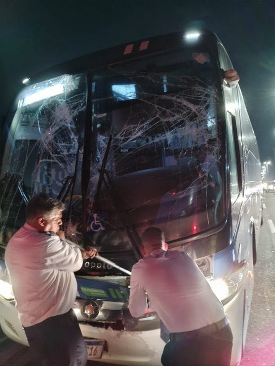 &Ocirc;nibus do Racing bate a caminho do Maracan&atilde;