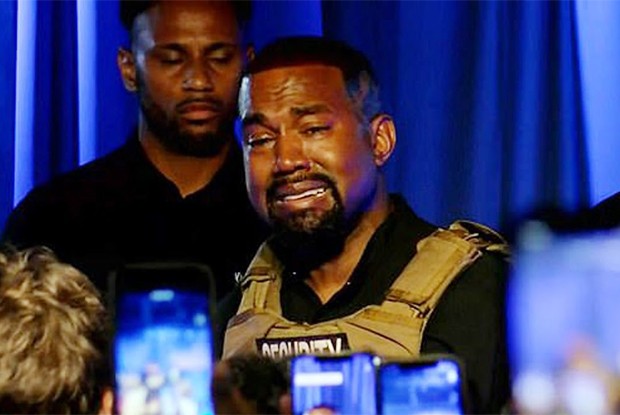Kanye West chora ao falar sobre aborto em evento nos EUA (Foto: Reprodução)