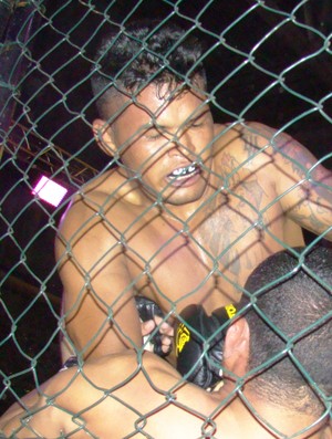 Marcony Pará derruba Nino Bala e garante cinturão do  Parnaíba Fight  (Foto: Wenner Titto)