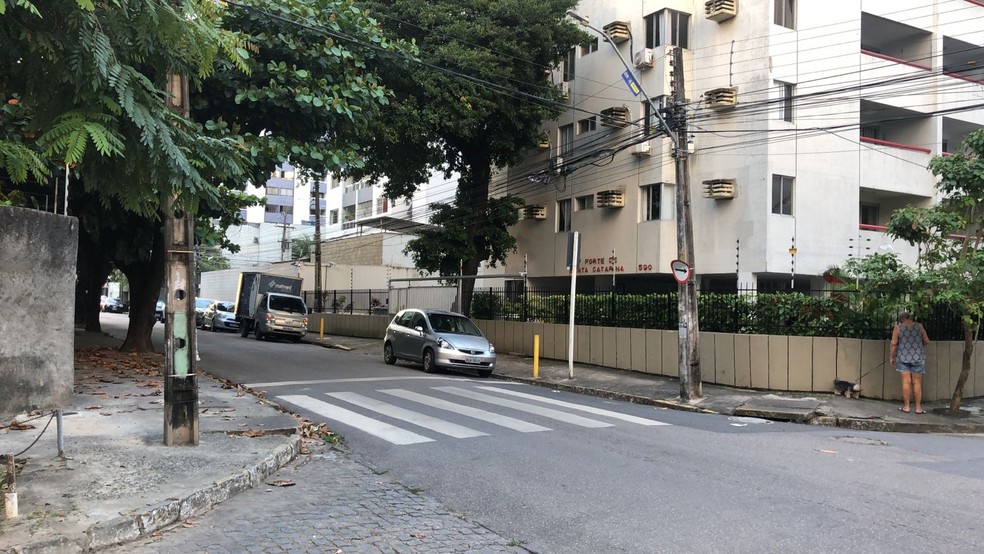 Rua Desembargador João Paes fica no bairro de Boa Viagem, na Zona Sul do Recife — Foto: Antonio Coelho/TV Globo