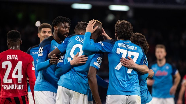 Napoli vence o Eintracht Frankfurt e se classifica para as quartas de final da Champions League