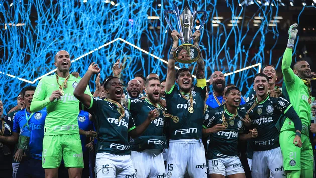 Palmeiras conquista a Supercopa em jogaço de 7 gols contra o Flamengo