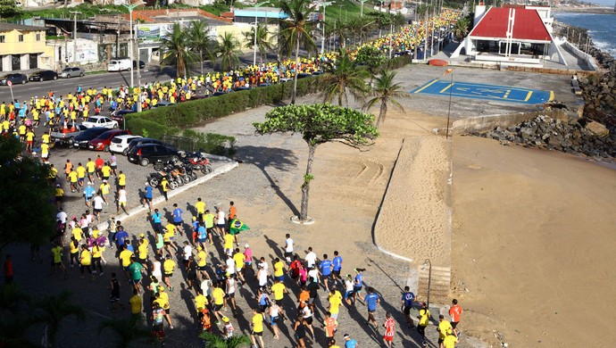 Meia Maratona Internacional de Fortaleza reúne oito mil participantes  (Foto: Divulgação/ André Lima )